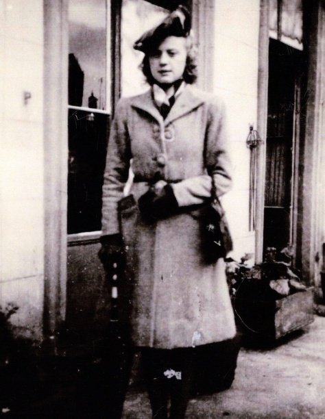 DBG - Paulette Van Laere - circa 1945